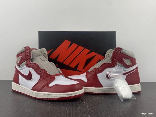 High OG (W) Chenille Newstalgia DJ4891-061 1 Jordan 0927
